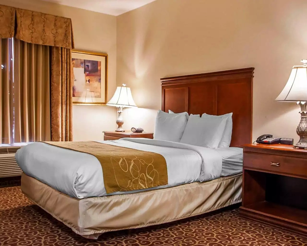 Comfort Suites East Brunswick Hotel 